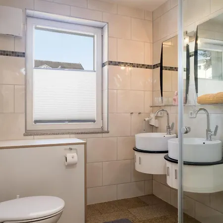 Nause-fewo Buchenfreund Mit Und Freizeit Villa Sassnitz