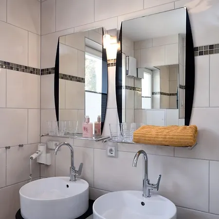 Nause-fewo Buchenfreund Mit Und Freizeit Villa Sassnitz